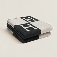 Écru / Dark Gray